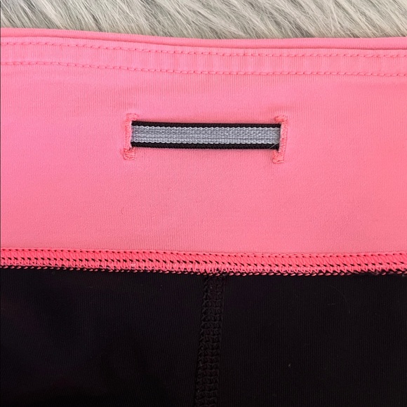 Lululemon Run Dart and Dash Shorts Size 12 - Picture 12 of 15